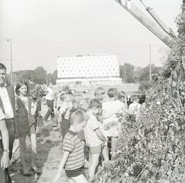 Budowa wieży radości na Placu Dzierżyńskiego