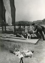 Złożenie kwiatów na cmentarzu Żołnierzy Polskich we Wrocławiu