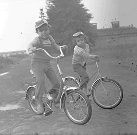 Dzieci  na rowerach